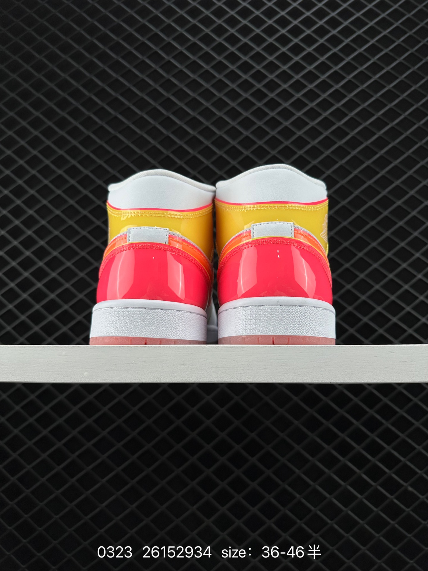 （NIKE）AIR JORDAN 1 MID